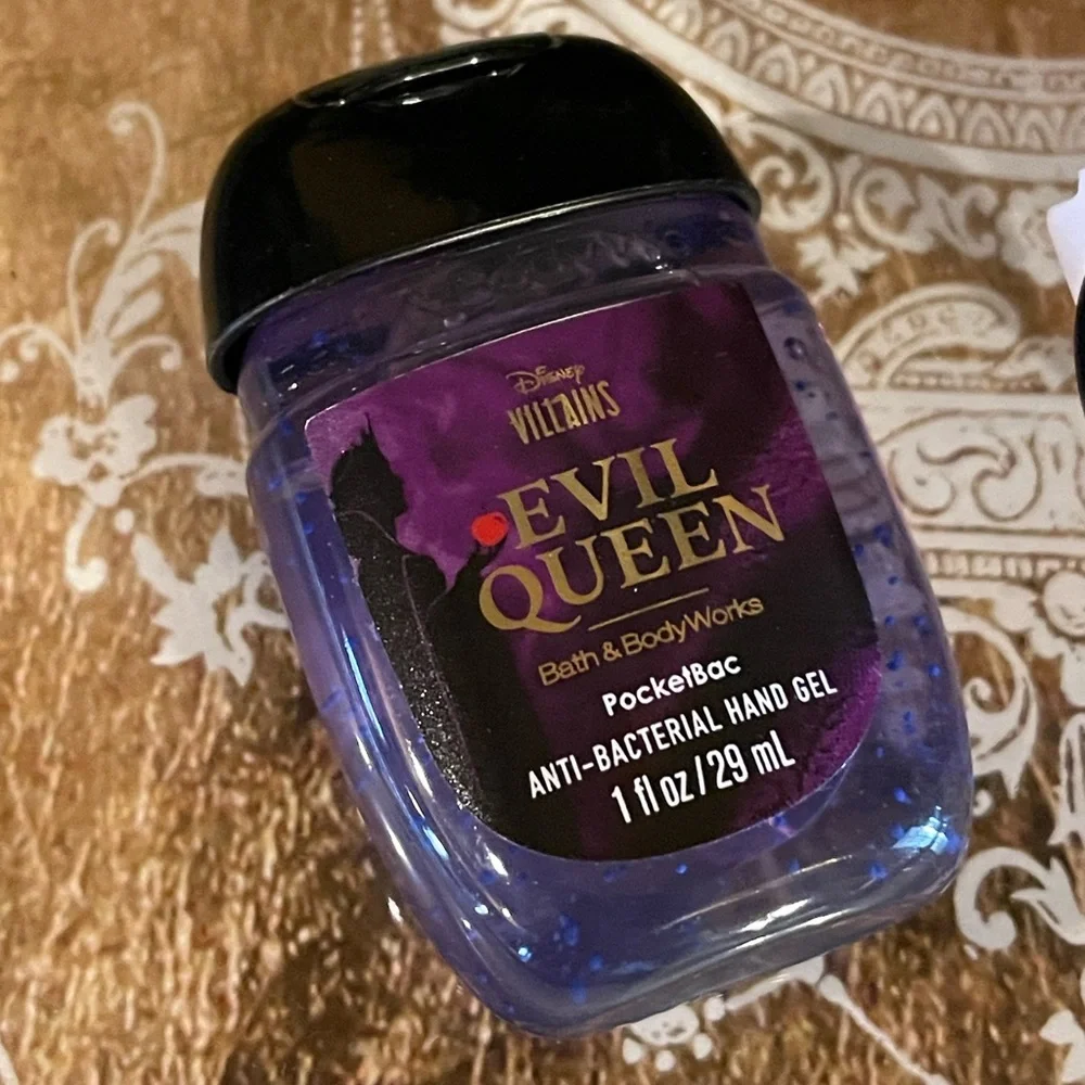 BATH & BODY WORKS Evil Queen Glow-In-The-Dark PocketBac Holder & Hand Sanitizer